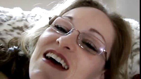 Die zierliche Brünette Maya Bijou benutzt Sex als Cardio