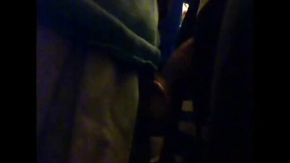 Kurvige MILF Latina wird auf der Terrasse von einem Schwanz hart gefickt